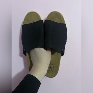 ⭐️Women’s Tom’s 9.5 sandals